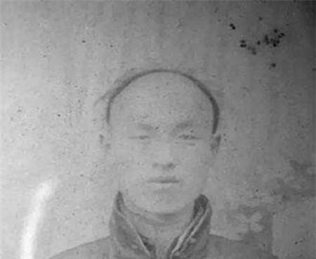 黄飞鸿的医术也是非常了得,舞狮也是一绝,有着广州狮王的称号.