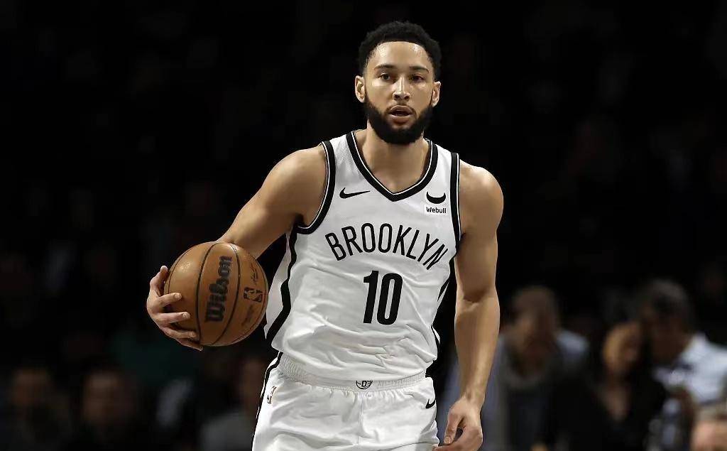 那年选秀的模板是"魔术师"约翰逊和詹姆斯. 身高2.