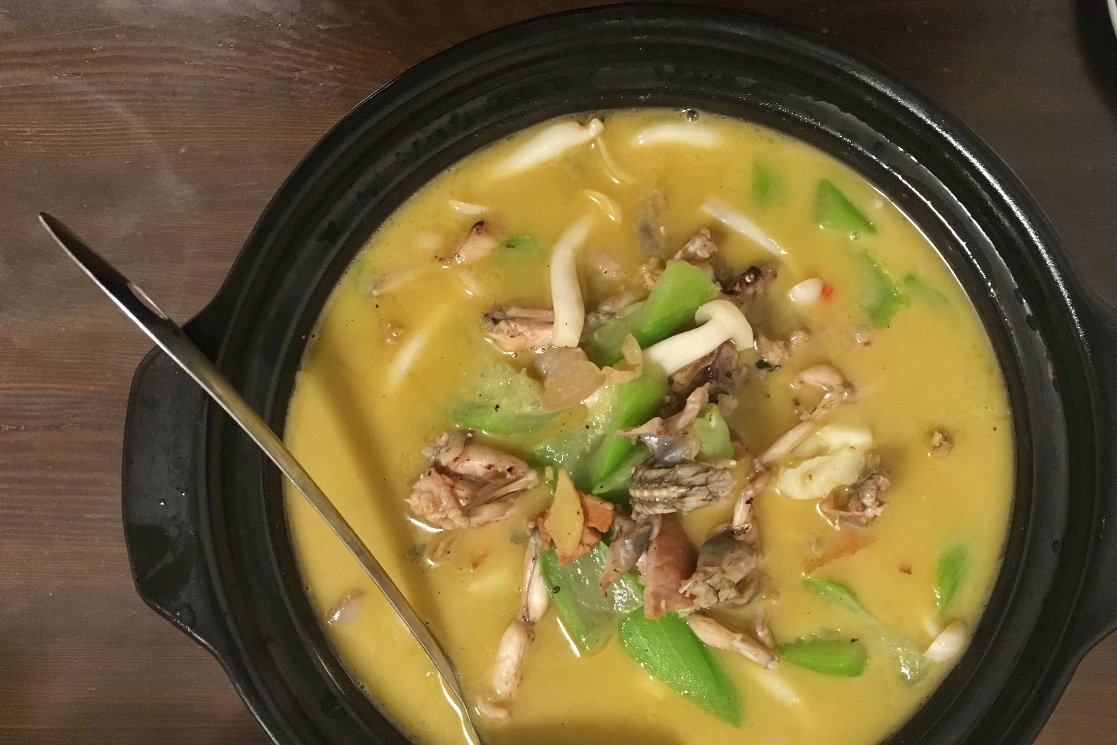 最先上来的是田鸡煲.