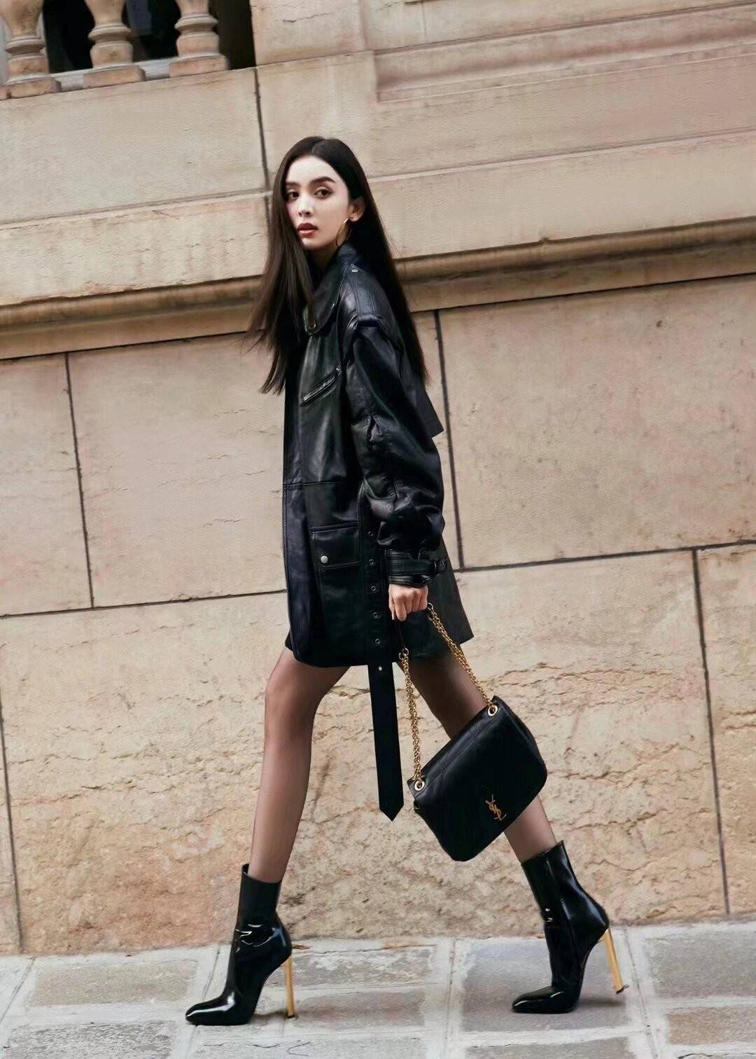 原创古力娜扎带火一种穿法西装半身裙黑丝好时髦