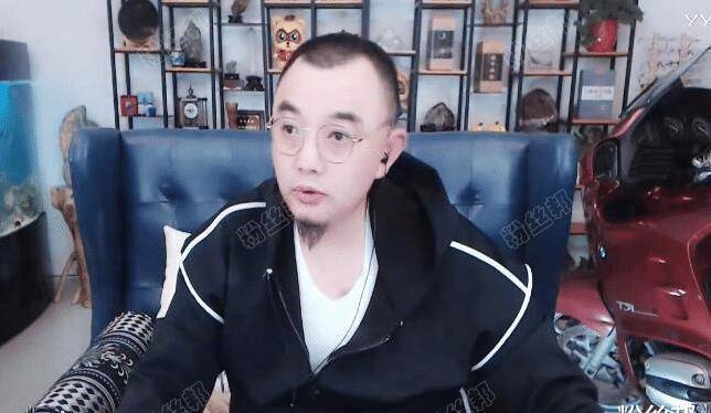 原创神豪洁癖哥上线透露新楼盘即将开盘发售忙完现实就会重回yy