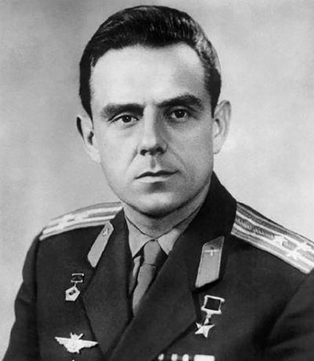 首位踏上月球的人明知安全隐患仍升空享国葬尸骸只留一块足骨