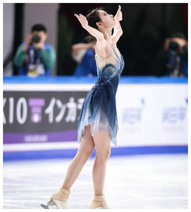 原创中国花滑女神陈虹伊双重魅力征服四大洲赛日韩网友赞叹不已