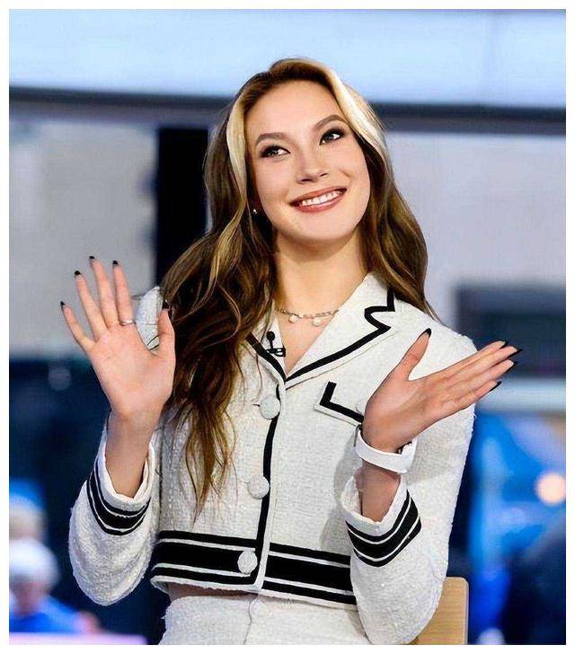 谷爱凌惊艳近照曝光摇曳金发明亮碧眼美国生活乐享中