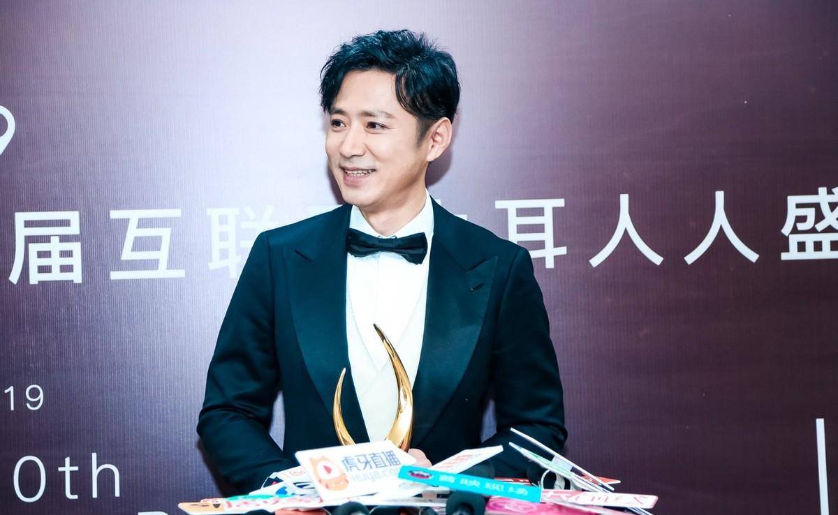 原创情深深雨蒙蒙中尓豪一夜成名后来却消失了是什么驱使他放弃了