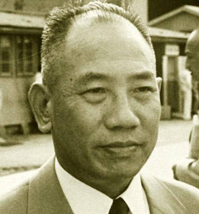 原创亿万富翁黄任中购豪车豪宅送给红颜知己晚年重病无人看望