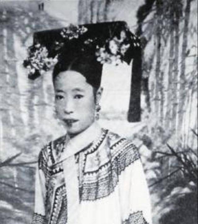 原创清朝皇帝去世之后那些美貌妃子如何度过余生比你想象的要快乐