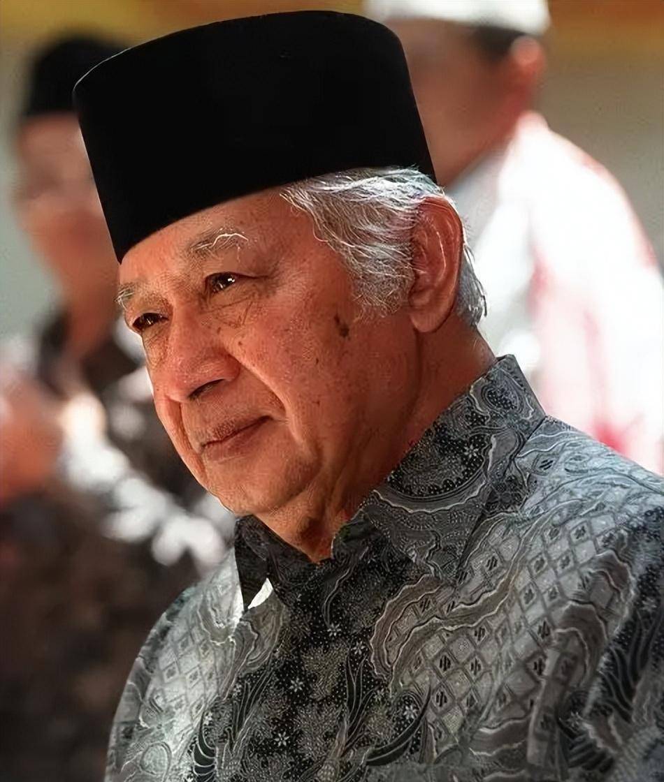 恶魔总统苏哈托:屠杀50万华人,贪350亿美元,活87岁寿终正寝