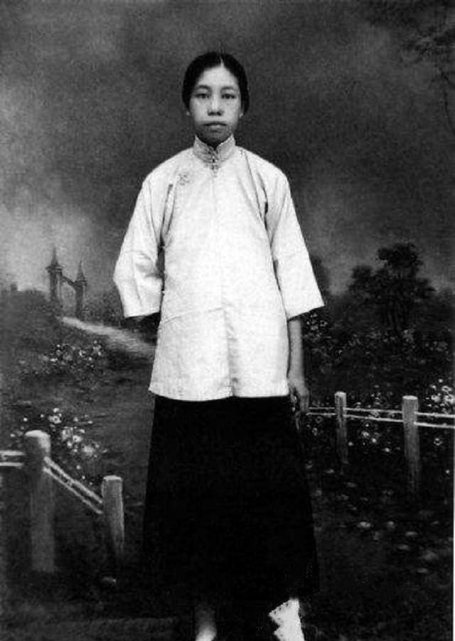 鲁迅与许广平的师生恋:因相思树与猪搏斗,还嫌送信小哥呆笨_课堂_先生