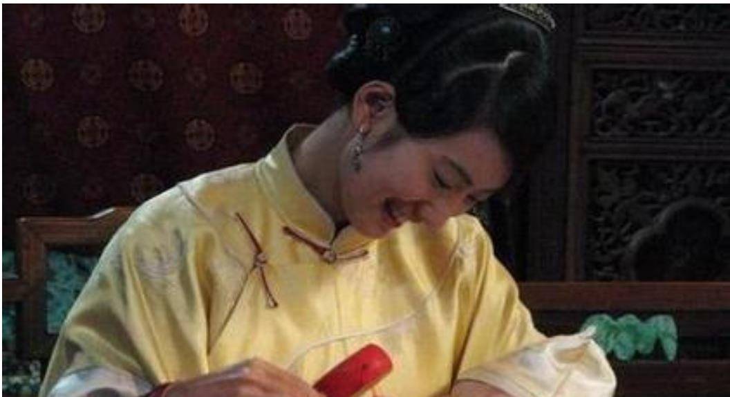 原创奶妈在喂孩子奶时大臣跑上去亲了一口最后惨遭断子绝孙的下场