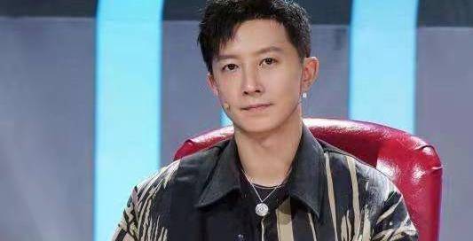 王一博褪去爱豆味,是一种明智之举,可需理智勿入同公司前辈后尘_韩庚
