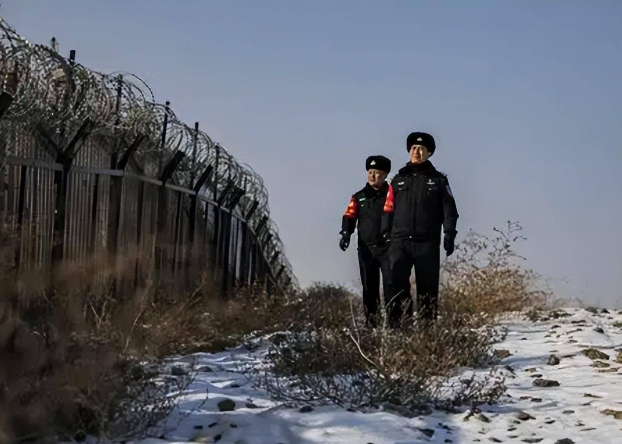 原创2005年女子在火车上如厕踩空地板坠落铁轨后重伤索赔570万元