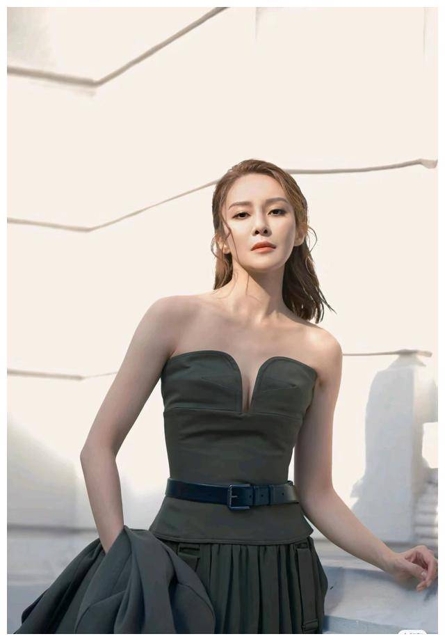 张曦雯曝最新写真照展现真实自我散发魅力引爆关注