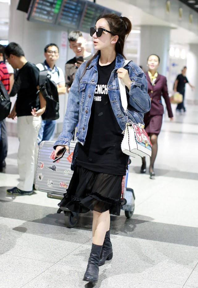 原创娄艺潇还挺有文艺范儿的一袭白色长裙真文雅但鞋子却选错了