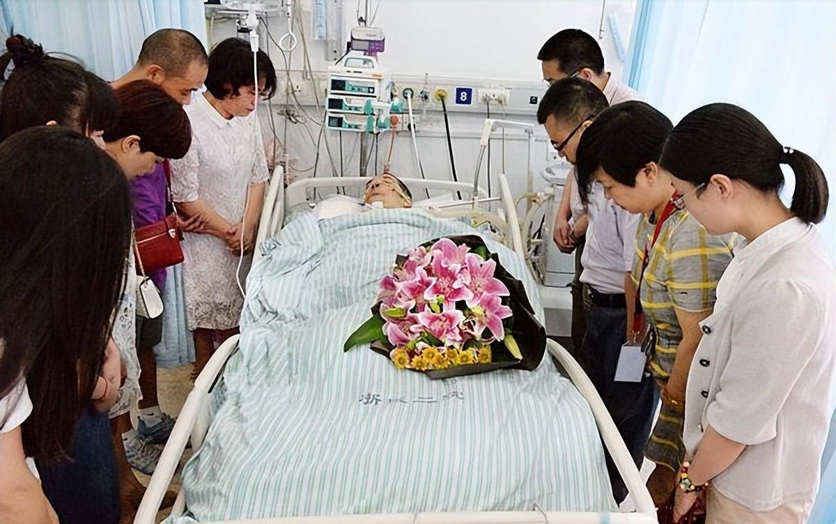 "洋女婿"死后捐器官救6人,所有亲戚床前鞠躬,妻子穿上旗袍_马克_王虹