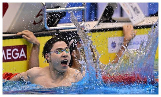 覃海洋登上《superelle》封面,赤膊秀肌肉,魅力爆棚_时尚_游泳_成绩