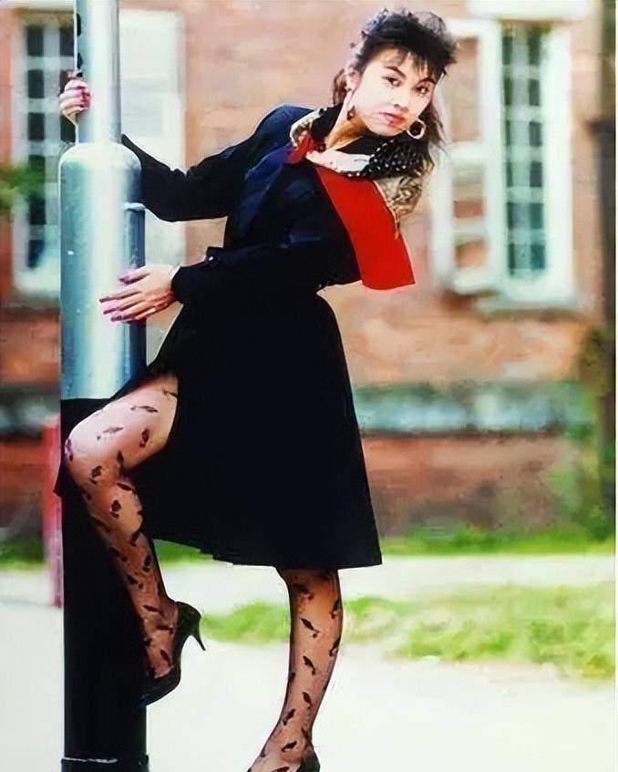 原创我国首位变性人嫁给大他32岁的富商丈夫至死也没拆穿他