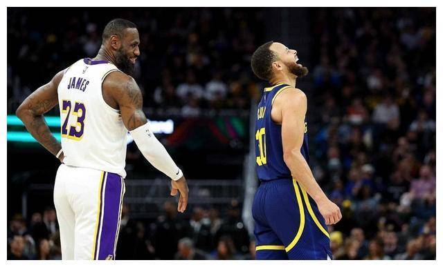 湖人大胜,述评:浓眉伤退,巅峰对决以喜剧收场._比赛_勇士_进攻