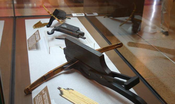 因为,诸葛亮的诸葛连弩,是由马钧改造,才变得威力大增的.