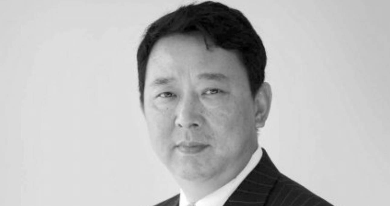 他曾是亿万富豪还和十余名女明星有染最终被制裁