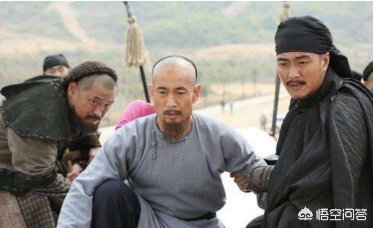 衙门只有一种人可以在下班后,回家,和老婆孩子生活,那就是吏,全是本地