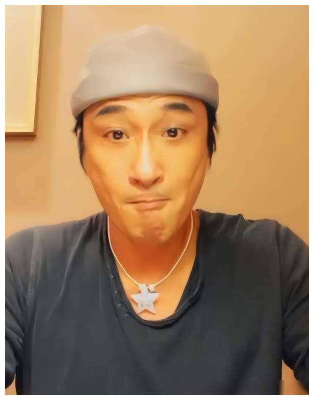 吴镇宇深夜模仿陈奕迅演唱惊艳网友羡慕梁朝伟扮相