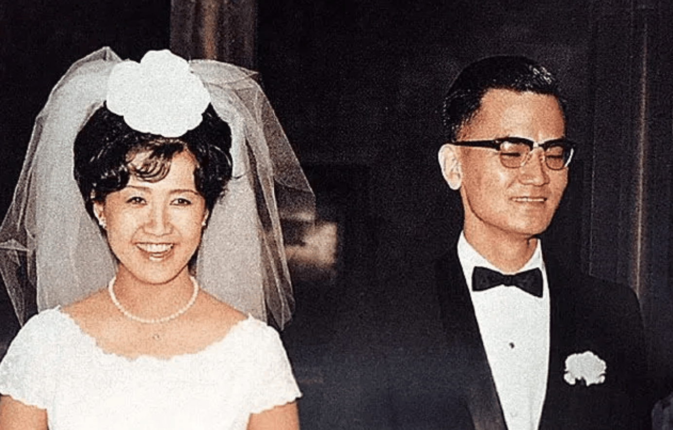 原创连方瑀举办80岁寿宴打扮低调不失贵气仍温婉端庄已有十个孙儿