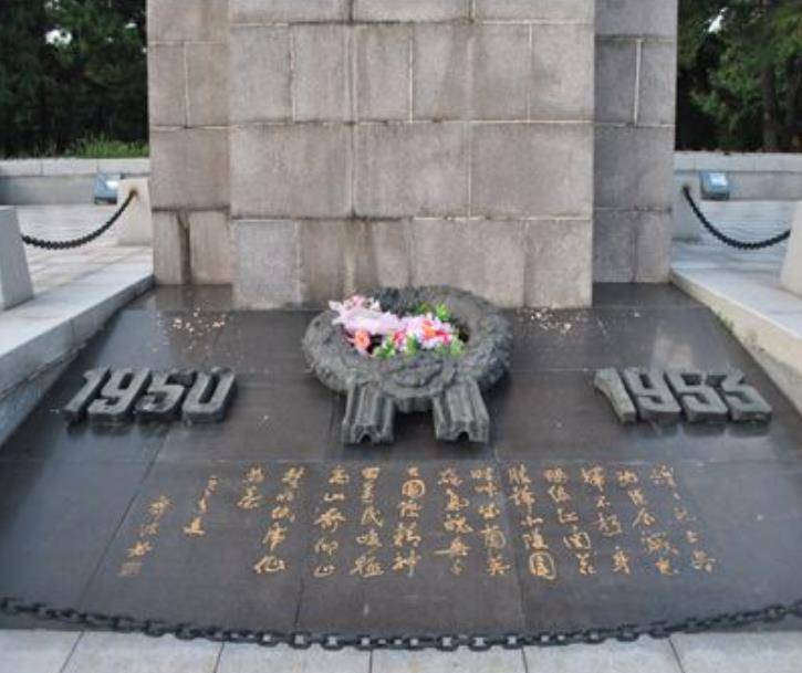 原创黄继光遗体抢回时双手高举热敷3天才放下女卫生员含泪道细节