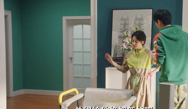 首先介绍了自己的身高体重,有趣的是,诸葛大力的身高体重正好与李佳航