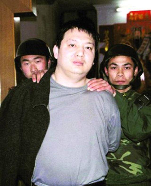 原创大毒枭刘招华制毒几十吨逃亡9年逃亡途中还因中彩票上了电视