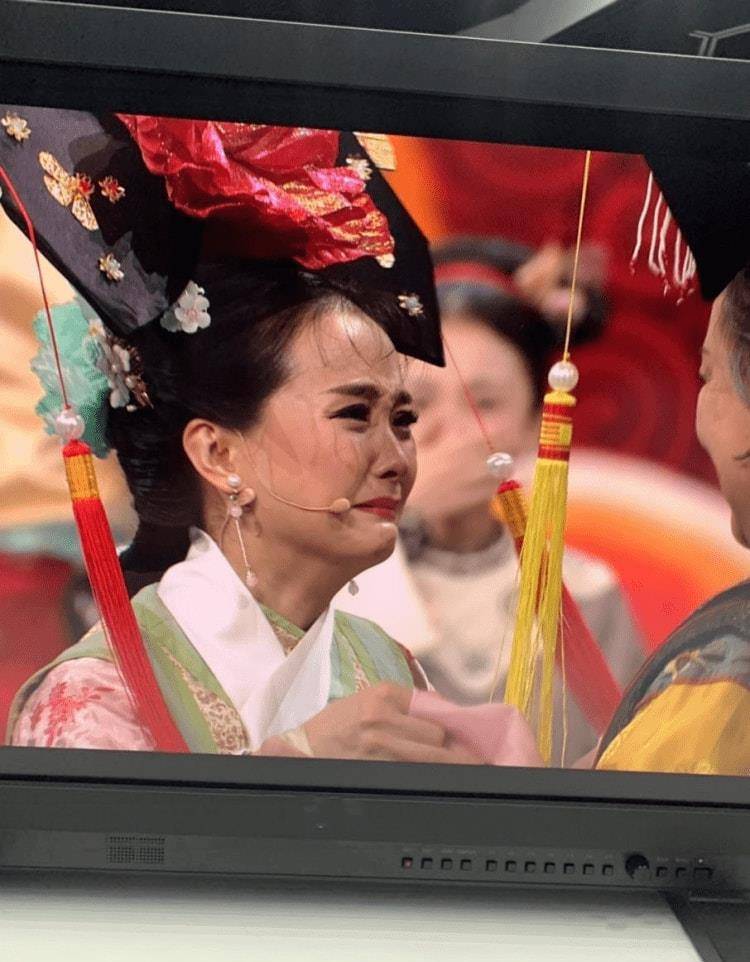 原创王艳亲儿子说她是猪每天跪着给婆婆洗脚如今想出镜带货