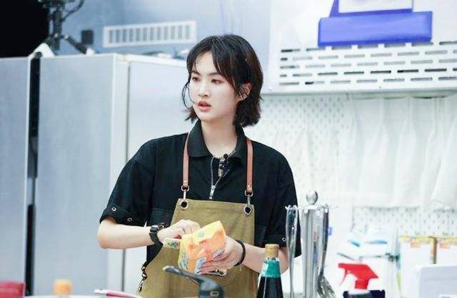 原创任正非3儿女个个优秀孟晚舟坚强任平沉稳姚安娜哈佛学霸