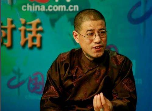 如今成为名医,曾穿黄龙袍带族人祭祖_爱新觉罗·恒绍_皇族_子孙后代