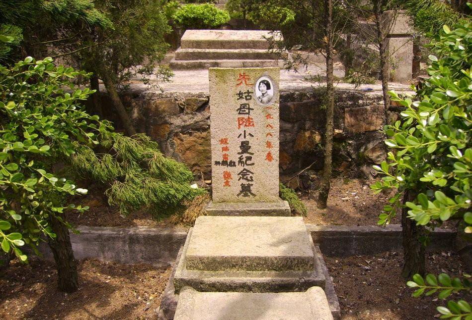 民国名媛陆小曼月花大洋500块吸食鸦片不到中年牙齿就烂光了