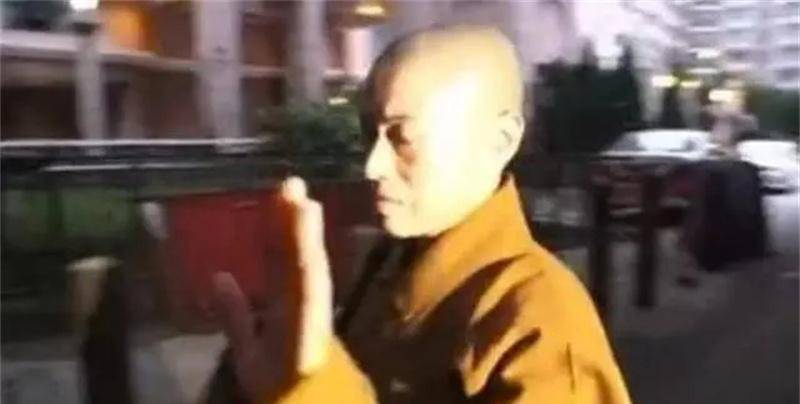 原创尼姑开豪车住别墅与和尚假结婚揭发后求饶放我一马