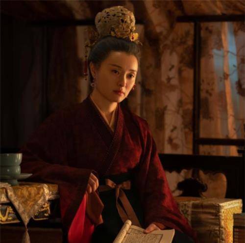 皇上不解,明白后下令:为她换衣_刘娥_宋真宗_宋仁宗