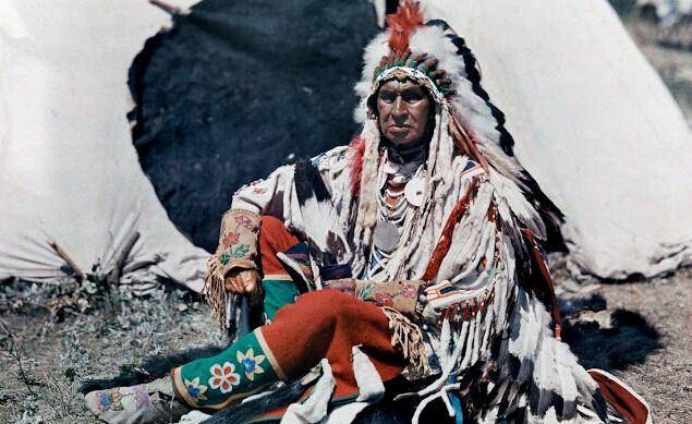 为了尽快灭绝印第安人,英国殖民者制订了悬赏印第安人头皮的制度