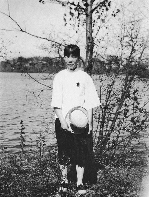 1926年,冰心应邀回母校燕京大学任教,吴文藻则决定继续留美攻读博士