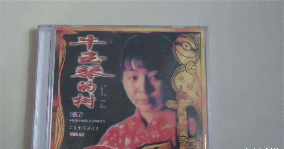 不过在这之前萨日娜也曾因长相问题被导演拒绝,刚出道时一连几年都无