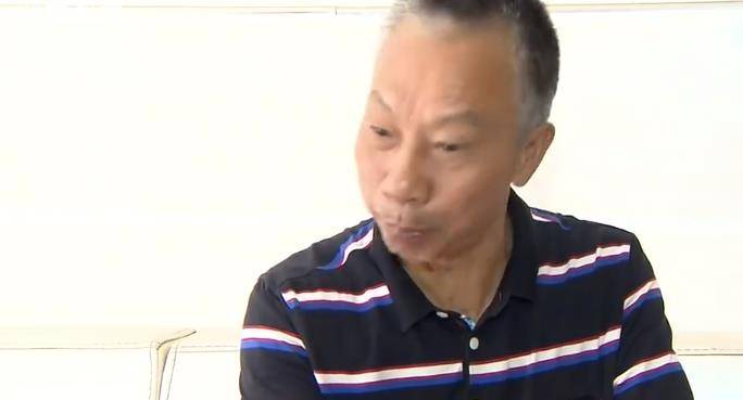 "李华若有所思,没有给出任何回答,只是默默的看着一个地方.