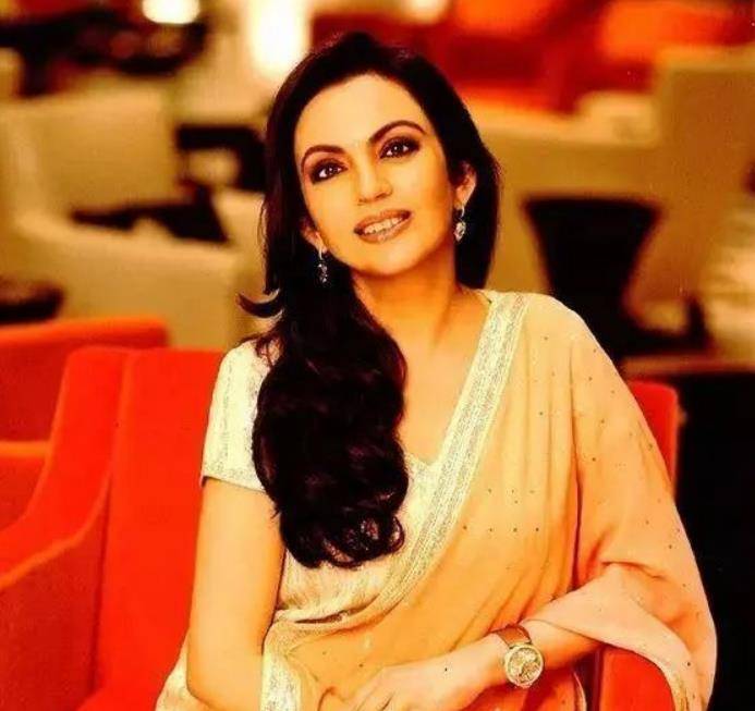 独宠妻子35年,背后是他对高种姓的渴望_妮塔·安巴尼_克什·安巴尼_鲁