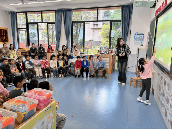 伴日相遇共见成长渝北区观月小学附属幼儿园家长半日开放活动