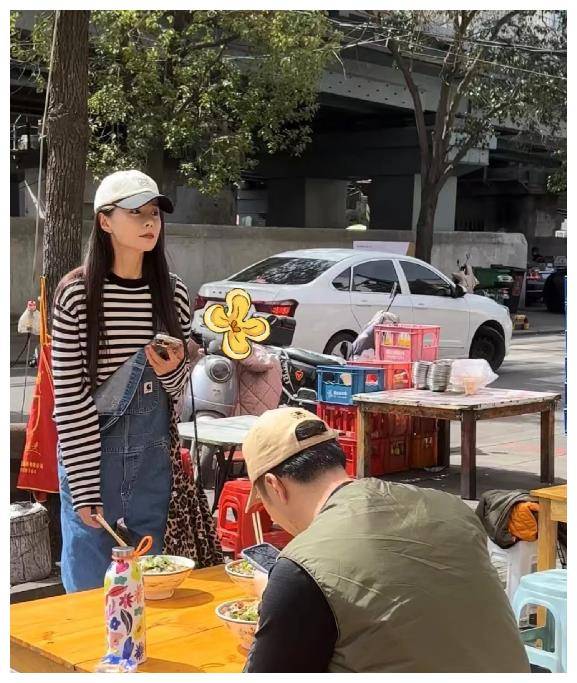 杜海涛沈梦辰路边摊用万元衣品尝面条襁褓纸巾护衣新舒适