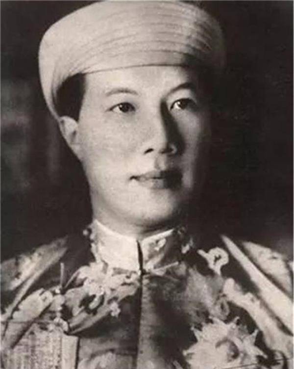 原创越南皇帝对她一见钟情力排众议将其封为皇后晚年老死不相往来