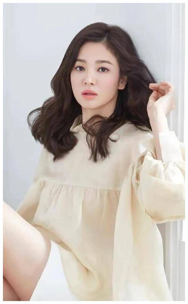 宋慧乔白衬衫自拍如水蜜桃绽放迷人动人