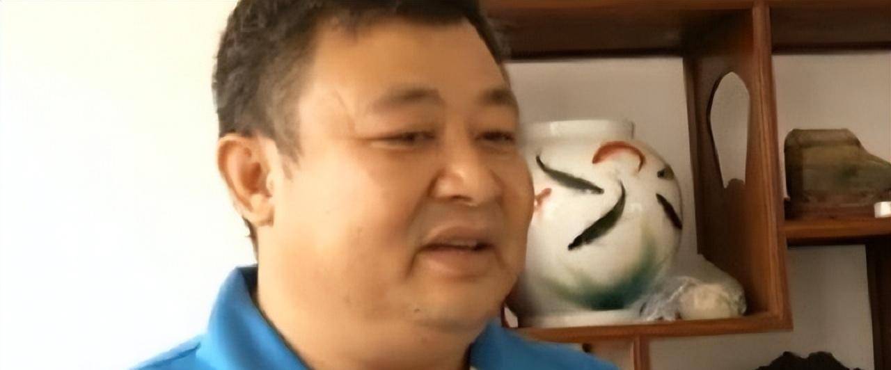 原创03年青岛大哥捡到熊猫奇石有人出价百万也不卖专家估值1亿