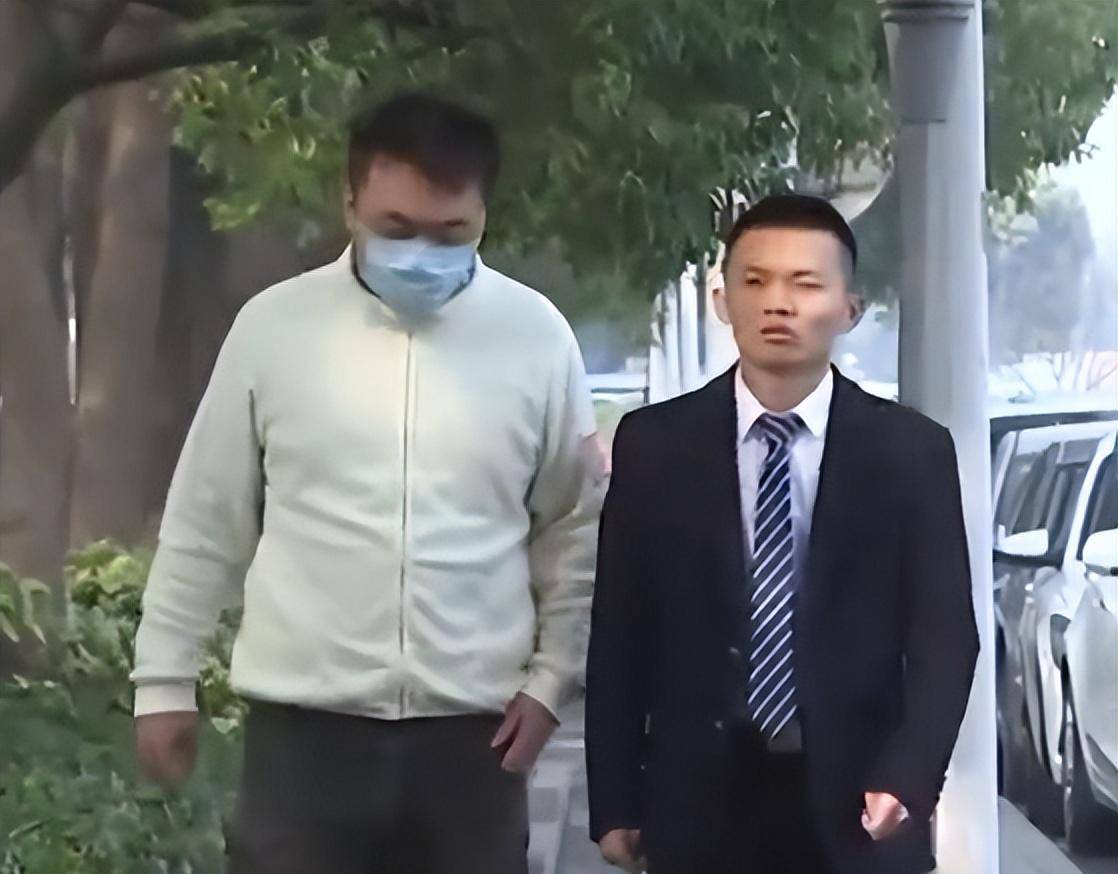 张明和律师再者家属提出超市没能及时给予救治这一说法,法院认为,老人