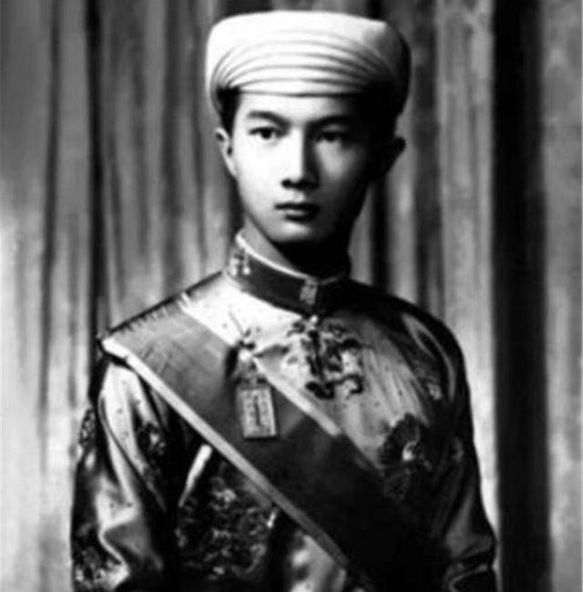 原创越南末代皇帝二度退位曾在香港花天酒地晚年被法国女子狂追