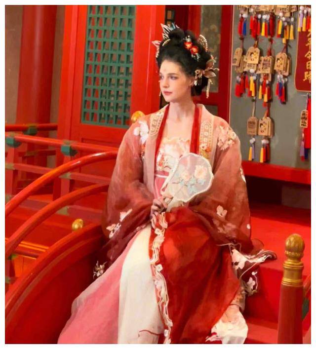 网友们纷纷表示李白lisa真的好美啊,特别是那种