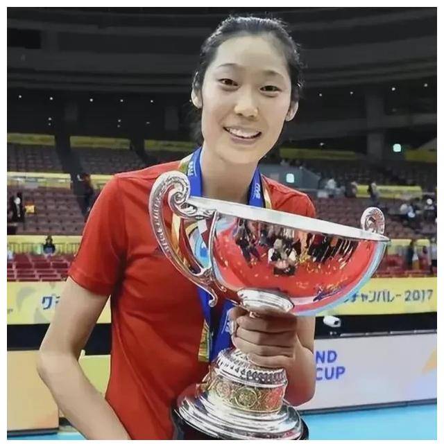 中国女排领军人物朱婷受关注,奥运重返,排协行动发挥_